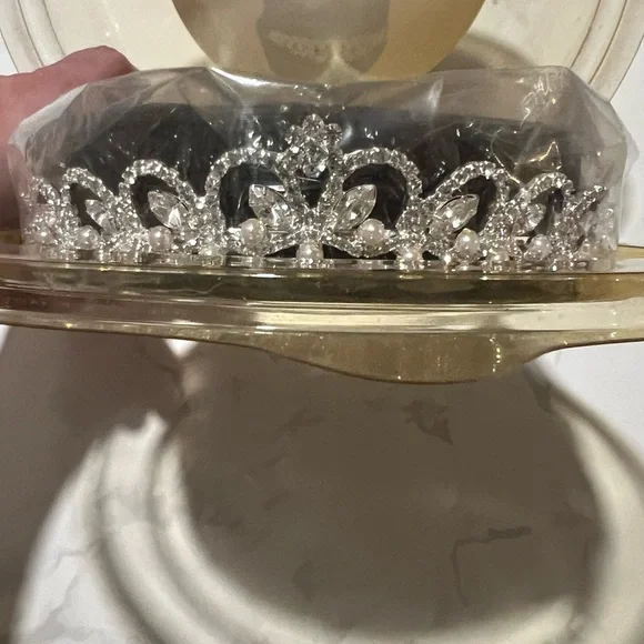 David’s Bridal Pearl & Rhinestone Tiara New in Box $125 Retail. - Picture 6 of 10